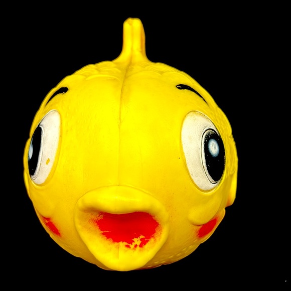 Vintage Kitsch  anthropomorphic plastic goldfish  chiming bath toy - Picture 2 of 8